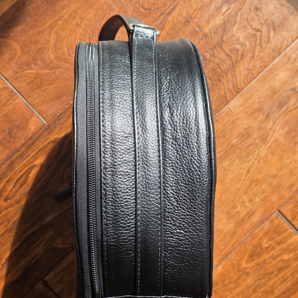 Elegant Black Crossbody Bag - Picture 4 of 14